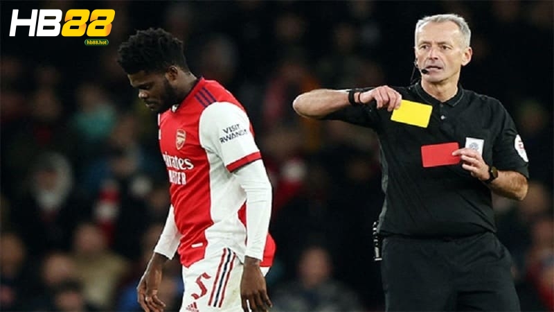 Kèo chấp 1 thẻ phạt sẽ hoàn tiền khi đội cửa trên hơn 1 điểm phạt