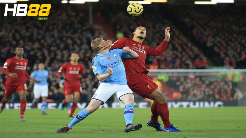 So sánh đội hình lực lượng và lối chơi bóng của hai đội